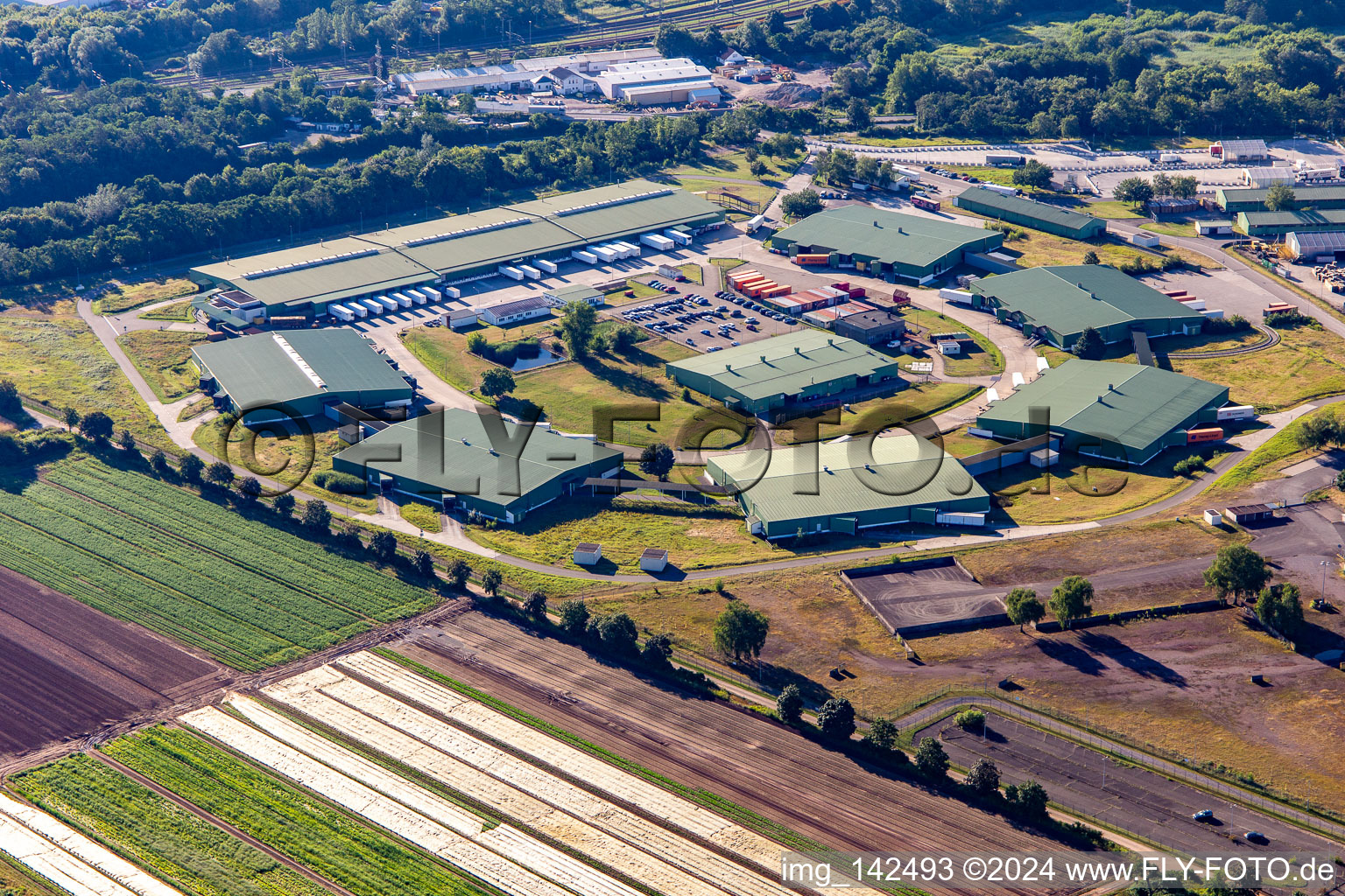 Vue aérienne de DeCA CDC Germersheim. DLA Distribution Europe Germersheim est le plus grand bureau de vente de DLA Distribution sur le continent européen et une plateforme de distribution avancée pour l'armée américaine. à Lingenfeld dans le département Rhénanie-Palatinat, Allemagne