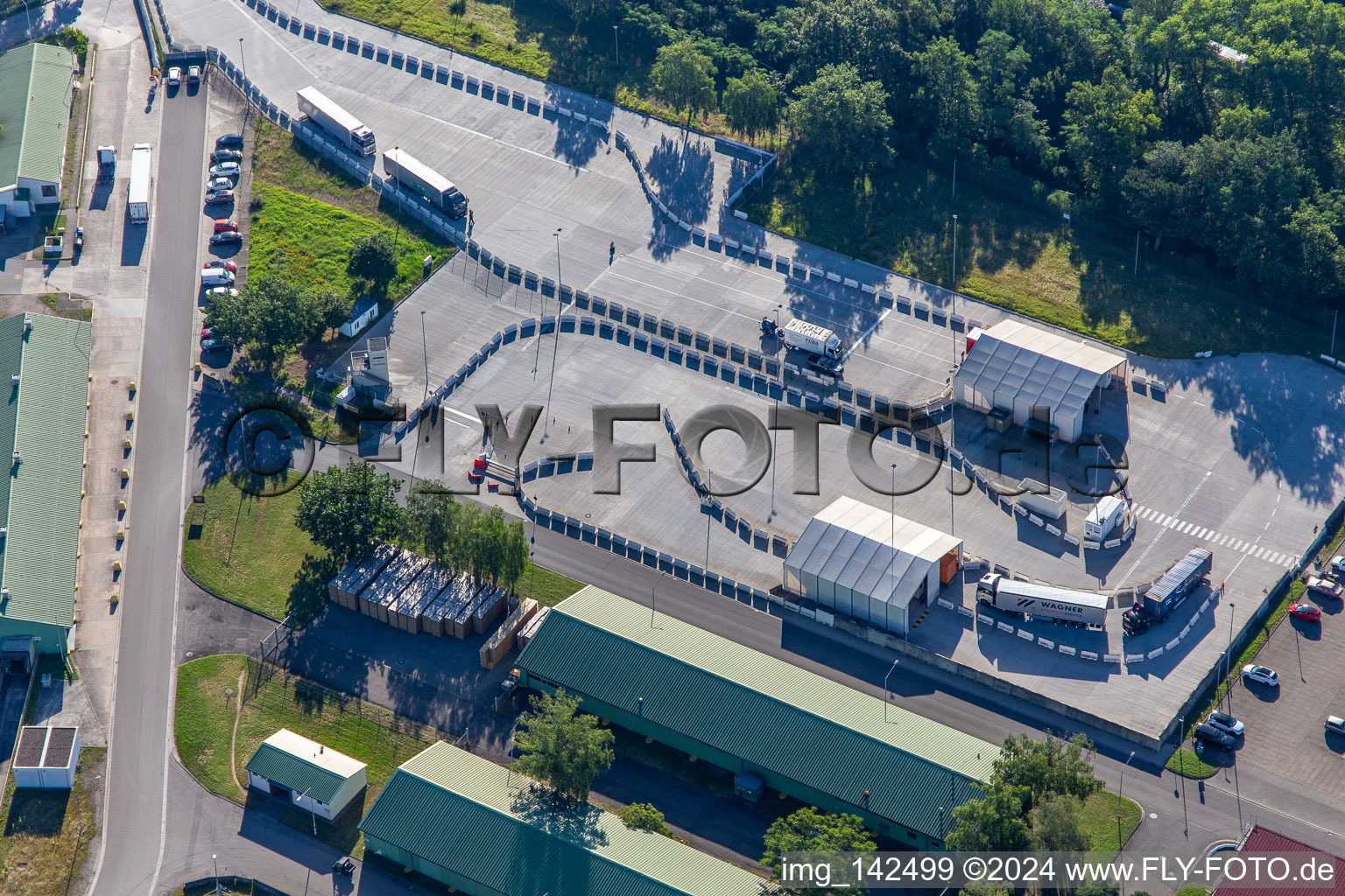 Vue aérienne de Serrure de camion de DLA Distribution Europe Germersheim à Lingenfeld dans le département Rhénanie-Palatinat, Allemagne