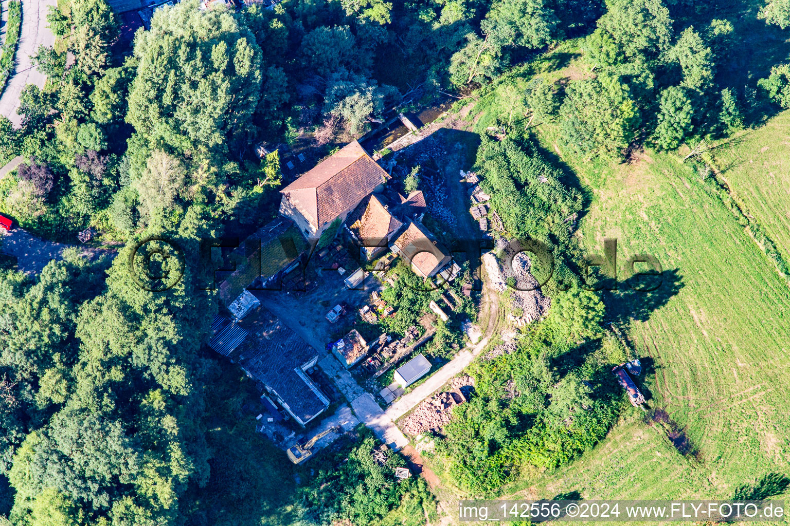 Vue aérienne de Ancien moulin d'Erlenbach à le quartier Minderslachen in Kandel dans le département Rhénanie-Palatinat, Allemagne