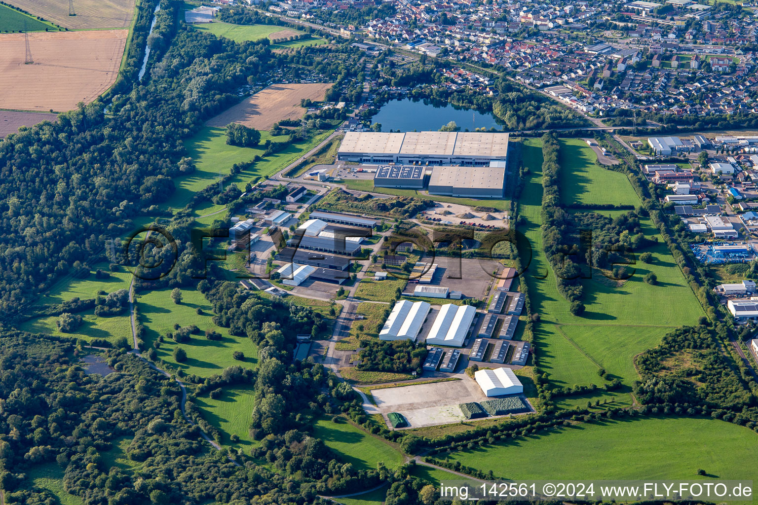 Vue aérienne de ID Logistics Allemagne et Salmkaserne à Philippsburg dans le département Bade-Wurtemberg, Allemagne