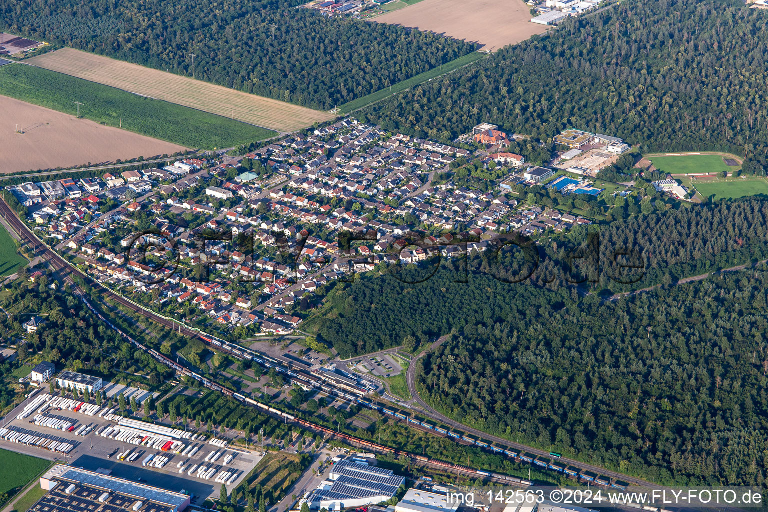 Waghäusel dans le département Bade-Wurtemberg, Allemagne vue du ciel