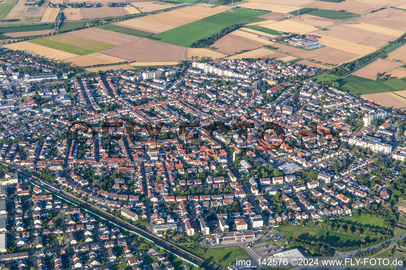 Vue aérienne de Oftersheim dans le département Bade-Wurtemberg, Allemagne