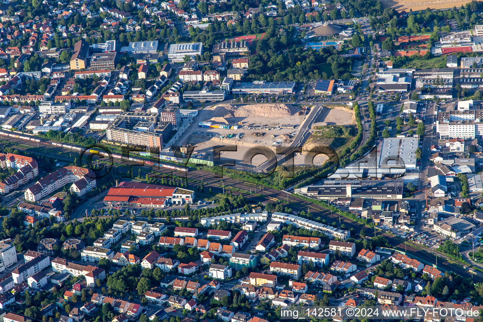 Vue aérienne de Nouveau chantier sur la Pfaudlerstrasse à Schwetzingen dans le département Bade-Wurtemberg, Allemagne