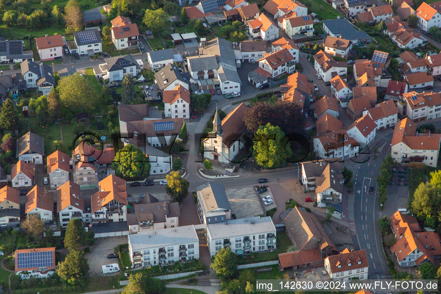 Vue aérienne de Saint-Boniface à le quartier Ober-Abtsteinach in Abtsteinach dans le département Hesse, Allemagne