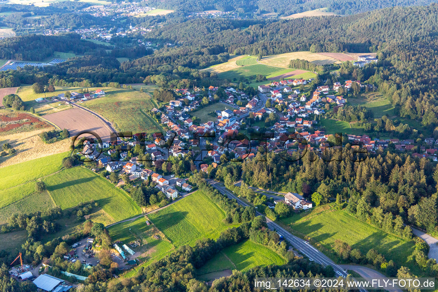 Vue aérienne de Quartier Siedelsbrunn in Wald-Michelbach dans le département Hesse, Allemagne