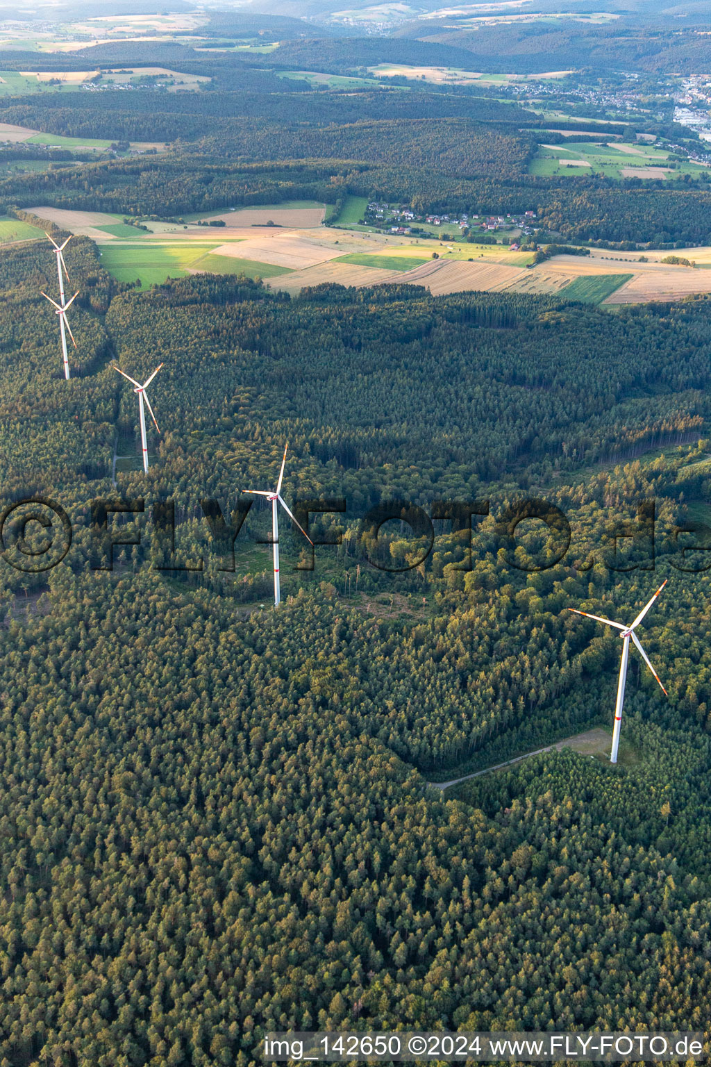 Vue aérienne de Parc éolien à le quartier Günterfürst in Erbach dans le département Hesse, Allemagne