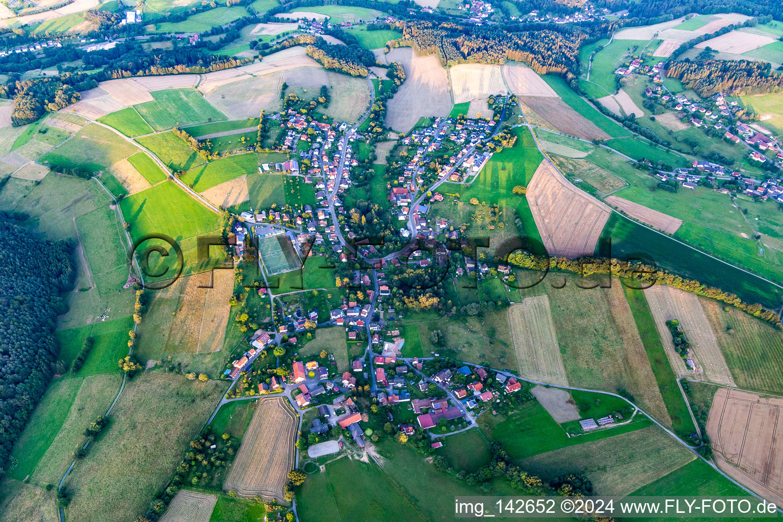 Vue aérienne de De l'ouest à le quartier Günterfürst in Erbach dans le département Hesse, Allemagne