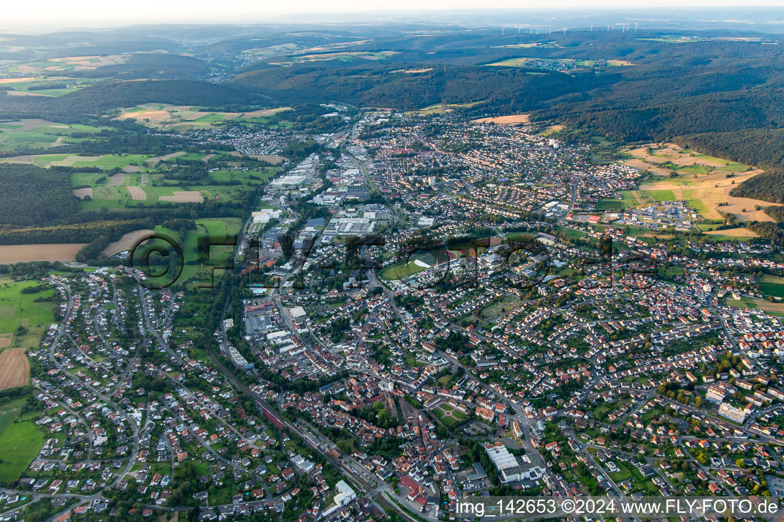 Vue aérienne de Village Erbach du sud à le quartier Dorf-Erbach in Erbach dans le département Hesse, Allemagne