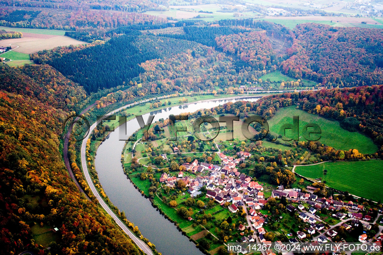 Neckargerach dans le département Bade-Wurtemberg, Allemagne hors des airs