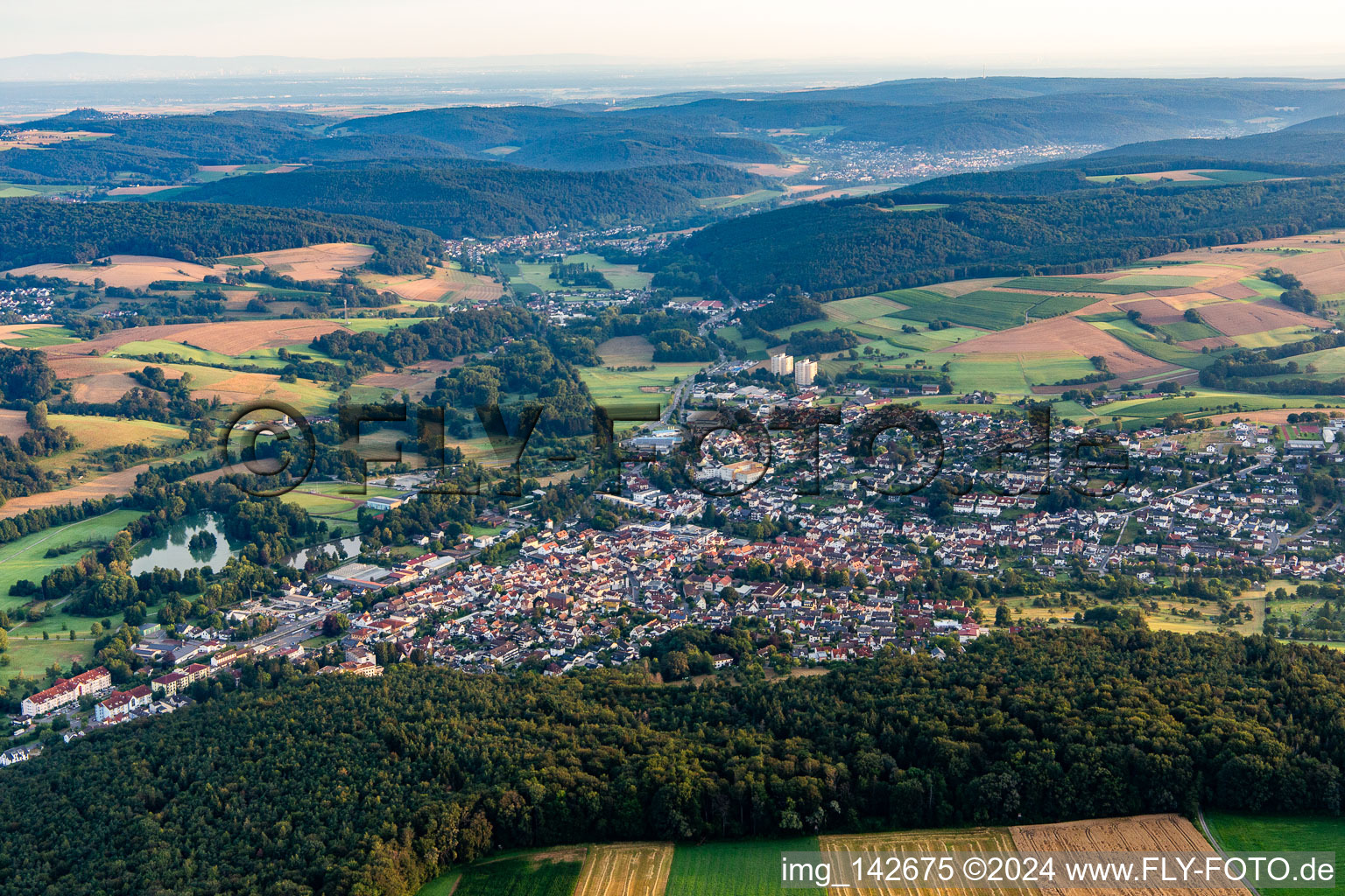 Vue aérienne de Du sud-est à Bad König dans le département Hesse, Allemagne