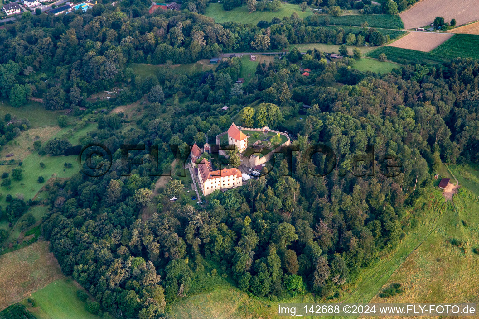 Vue aérienne de Terrain d'expérience du château de Reichenberg à Reichelsheim dans le département Hesse, Allemagne