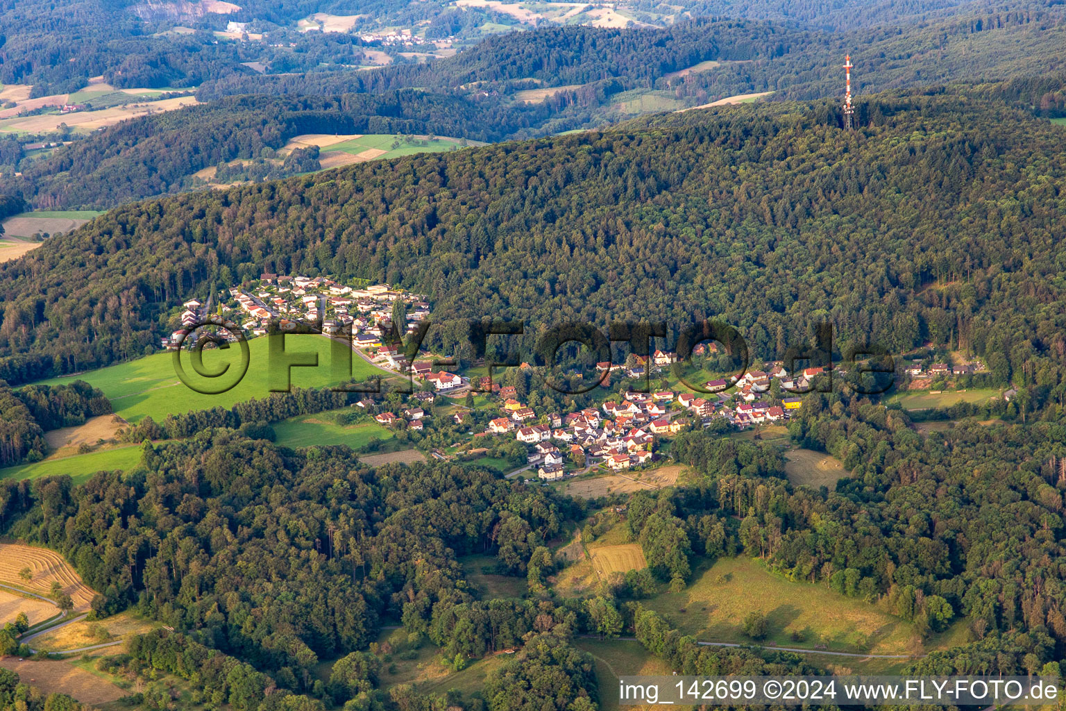 Vue aérienne de Du nord-est à le quartier Seidenbuch in Lindenfels dans le département Hesse, Allemagne