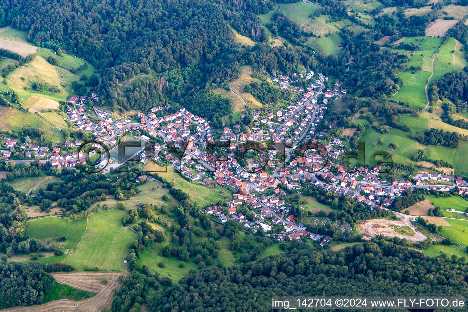 Vue aérienne de Quartier Elmshausen in Lautertal dans le département Hesse, Allemagne