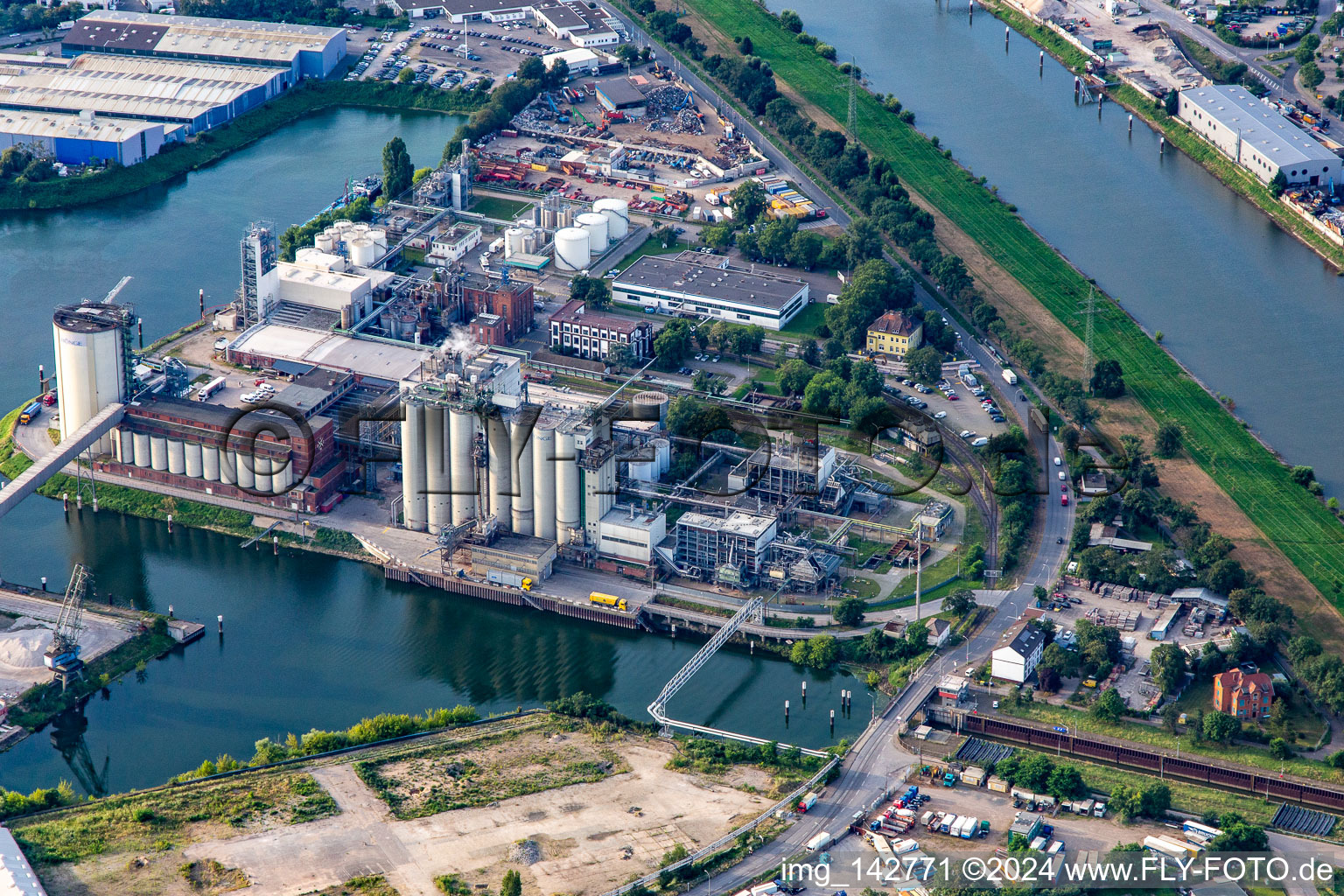 Vue aérienne de Bunge Deutschland GmbH à l'écluse du Neckar à le quartier Neckarstadt-West in Mannheim dans le département Bade-Wurtemberg, Allemagne