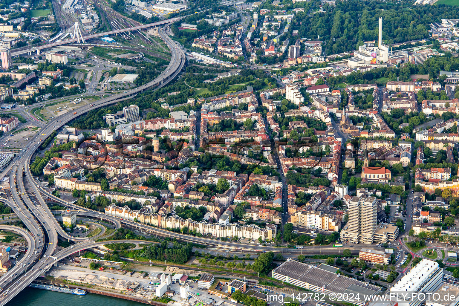 Vue aérienne de De l'est à le quartier Hemshof in Ludwigshafen am Rhein dans le département Rhénanie-Palatinat, Allemagne