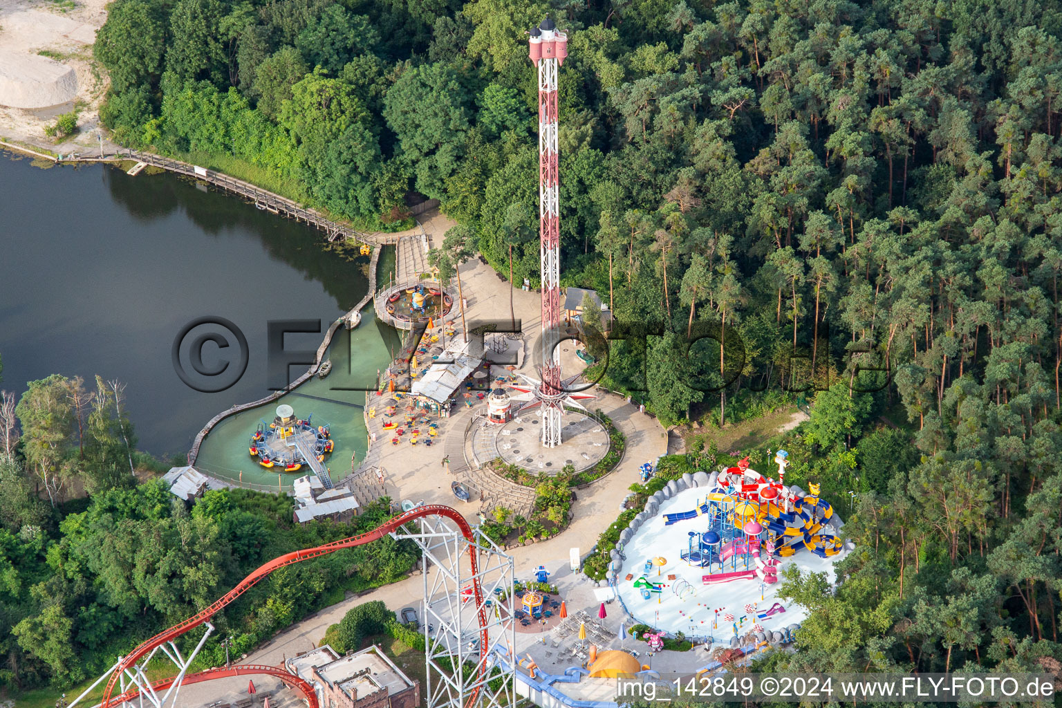 Vue aérienne de Tour du phare dans un parc de vacances en Allemagne à Haßloch dans le département Rhénanie-Palatinat, Allemagne