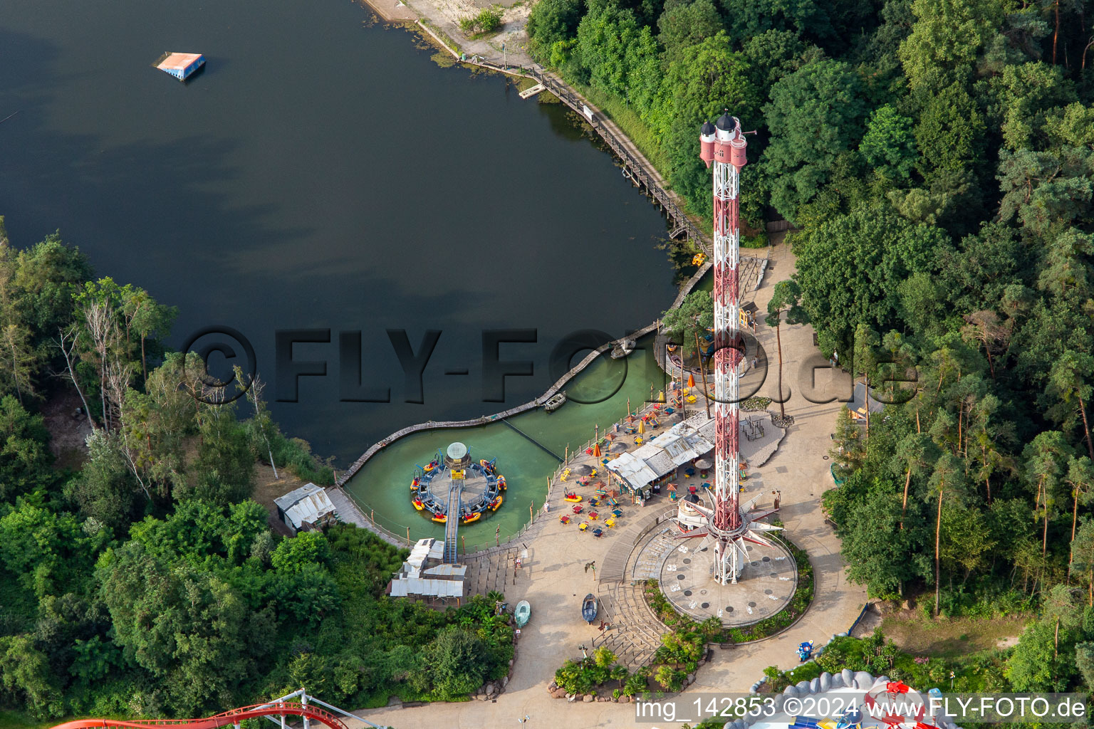 Vue aérienne de Tour du phare dans un parc de vacances en Allemagne à Haßloch dans le département Rhénanie-Palatinat, Allemagne