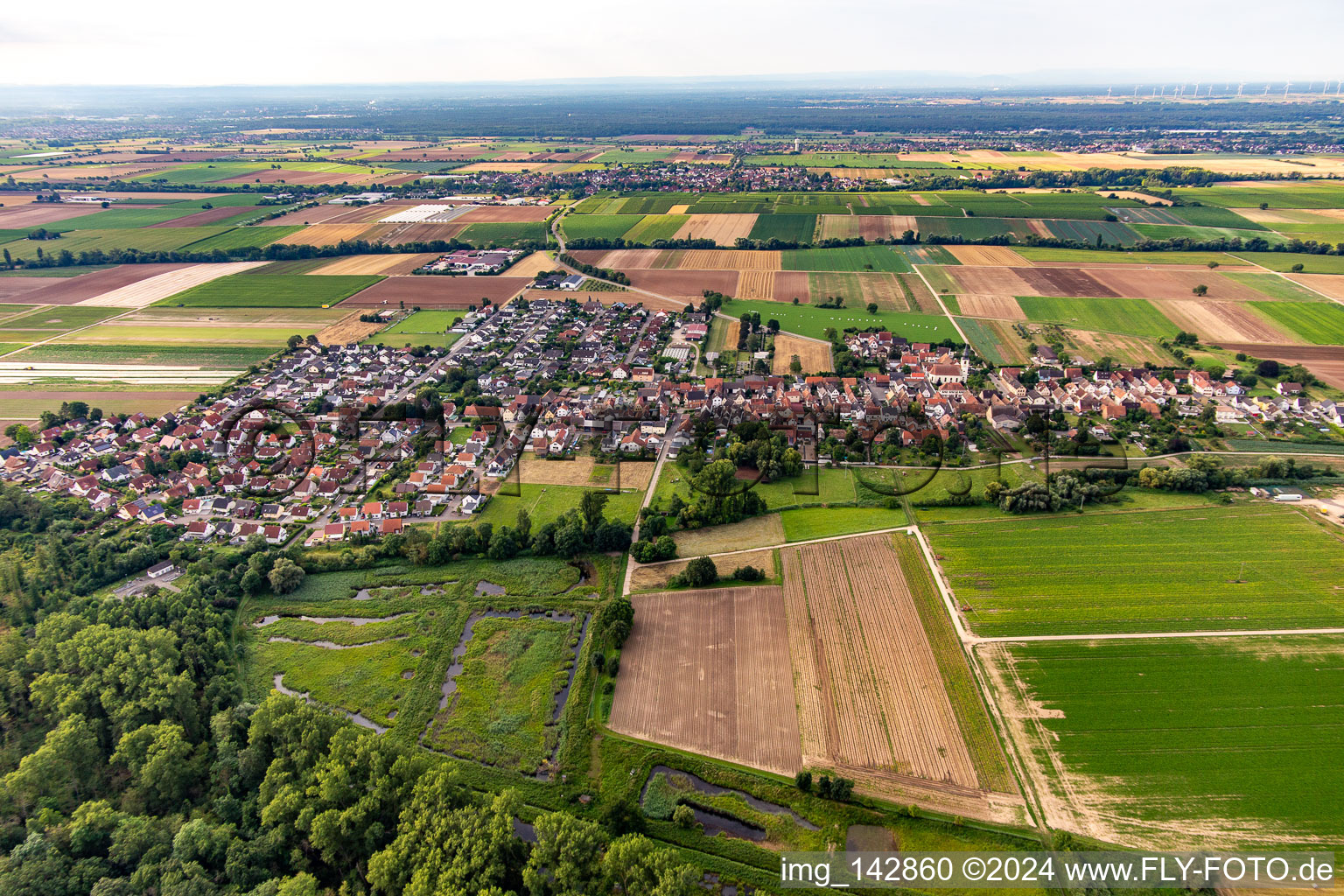 Vue aérienne de Du nord à Freisbach dans le département Rhénanie-Palatinat, Allemagne