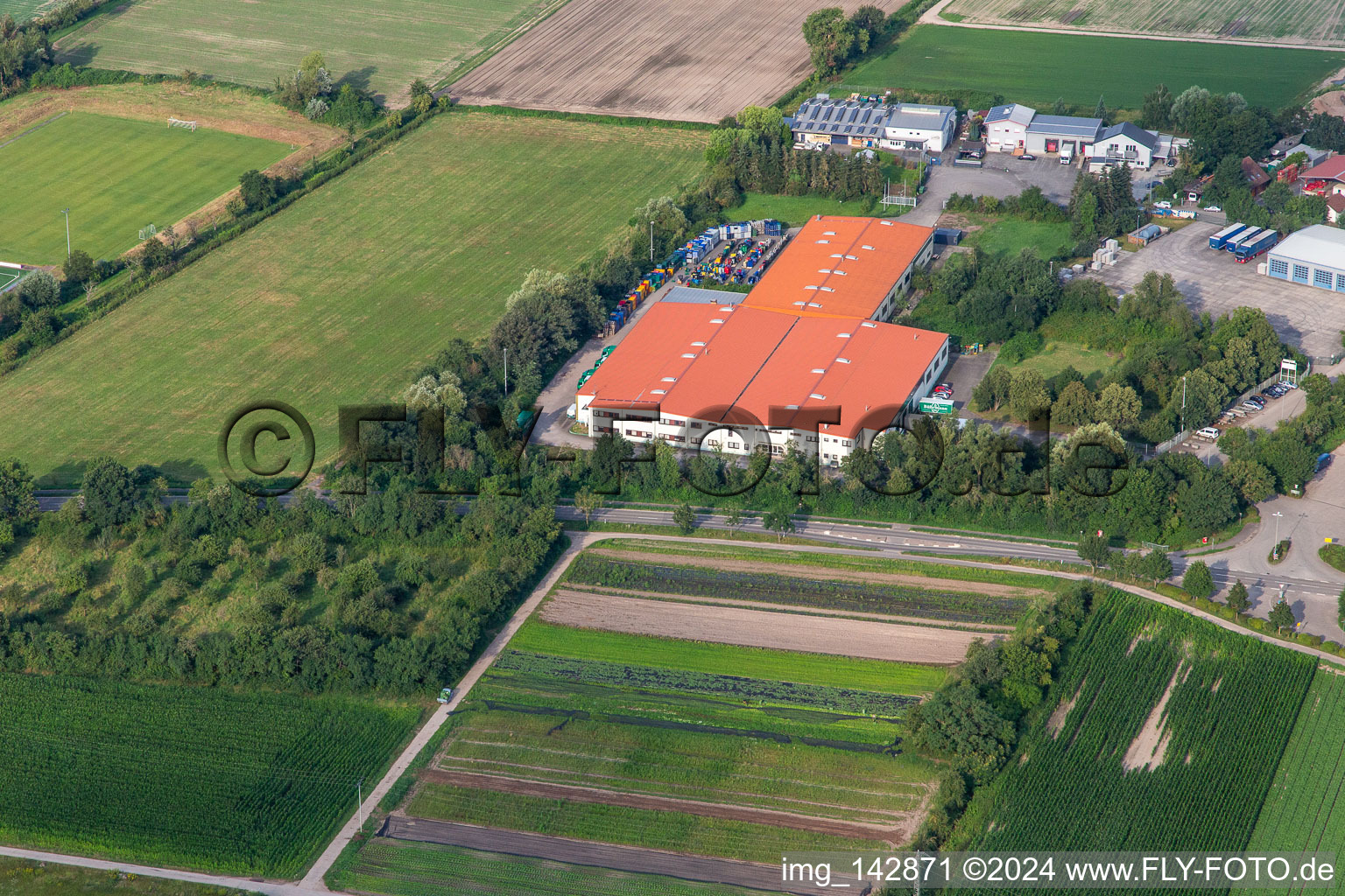 Vue aérienne de Bührmann Wines GmbH à Zeiskam dans le département Rhénanie-Palatinat, Allemagne