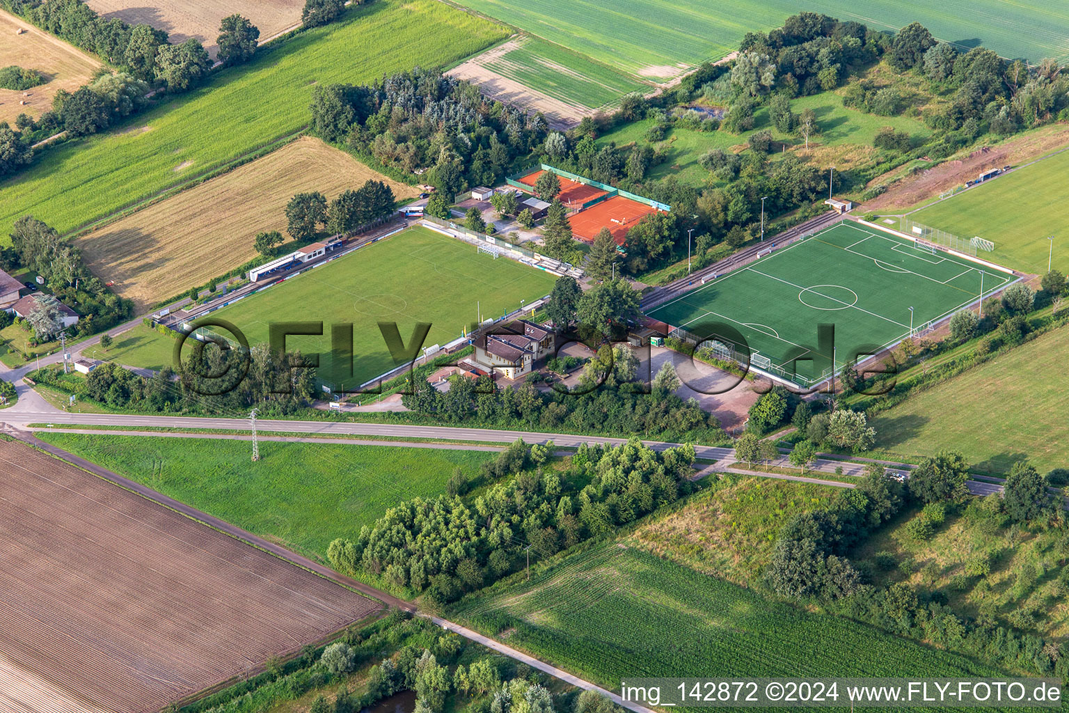 Vue aérienne de TC '86Zeiskam eV à Zeiskam dans le département Rhénanie-Palatinat, Allemagne