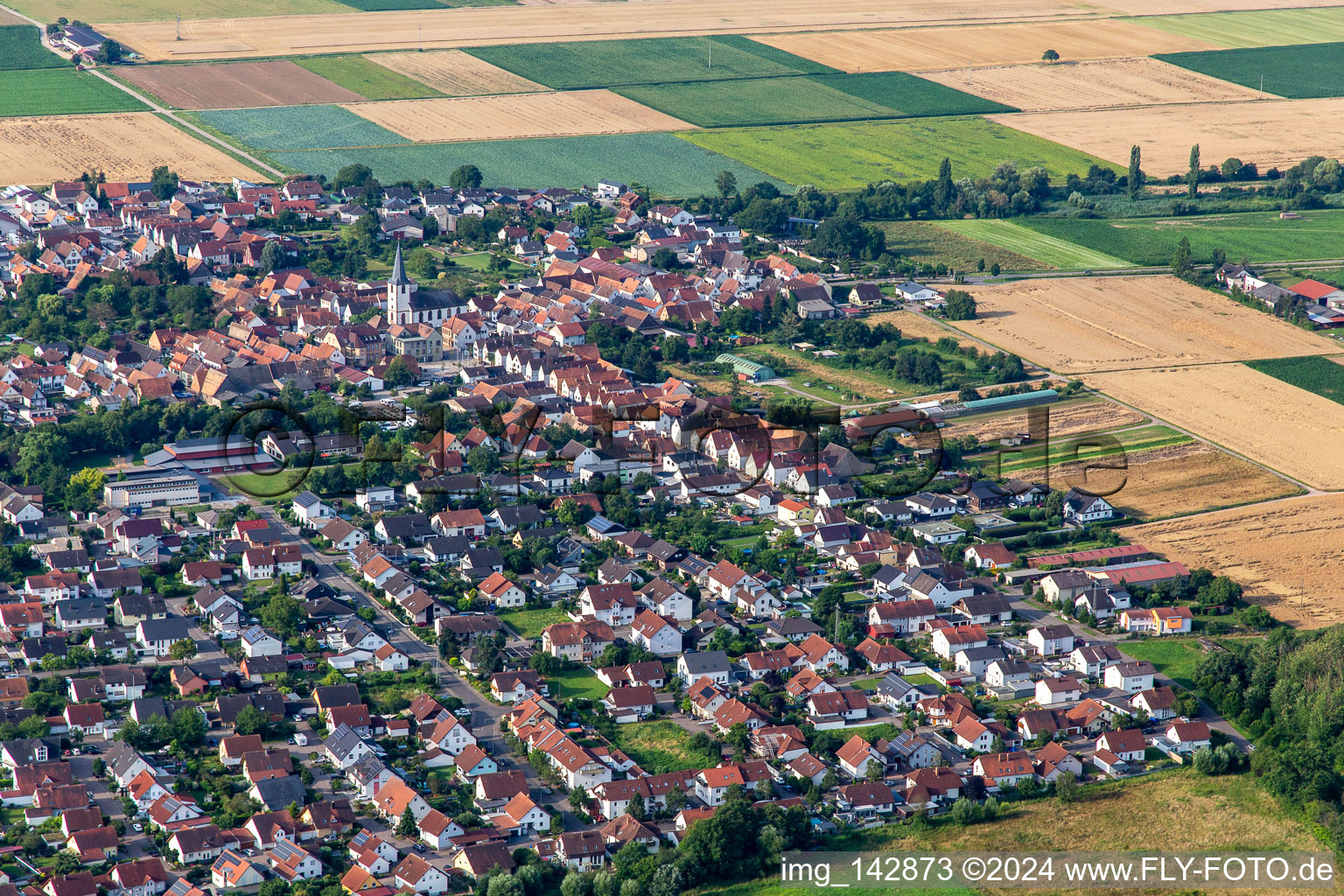 Vue aérienne de Waldstr. à le quartier Ottersheim in Ottersheim bei Landau dans le département Rhénanie-Palatinat, Allemagne