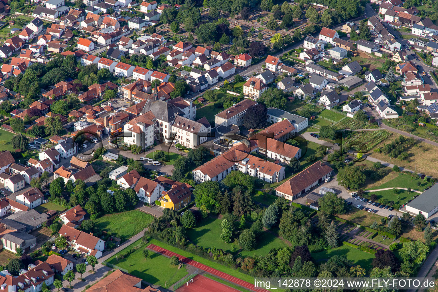 Abbaye Saint-Paul d'Herxheim à Herxheim bei Landau dans le département Rhénanie-Palatinat, Allemagne d'en haut