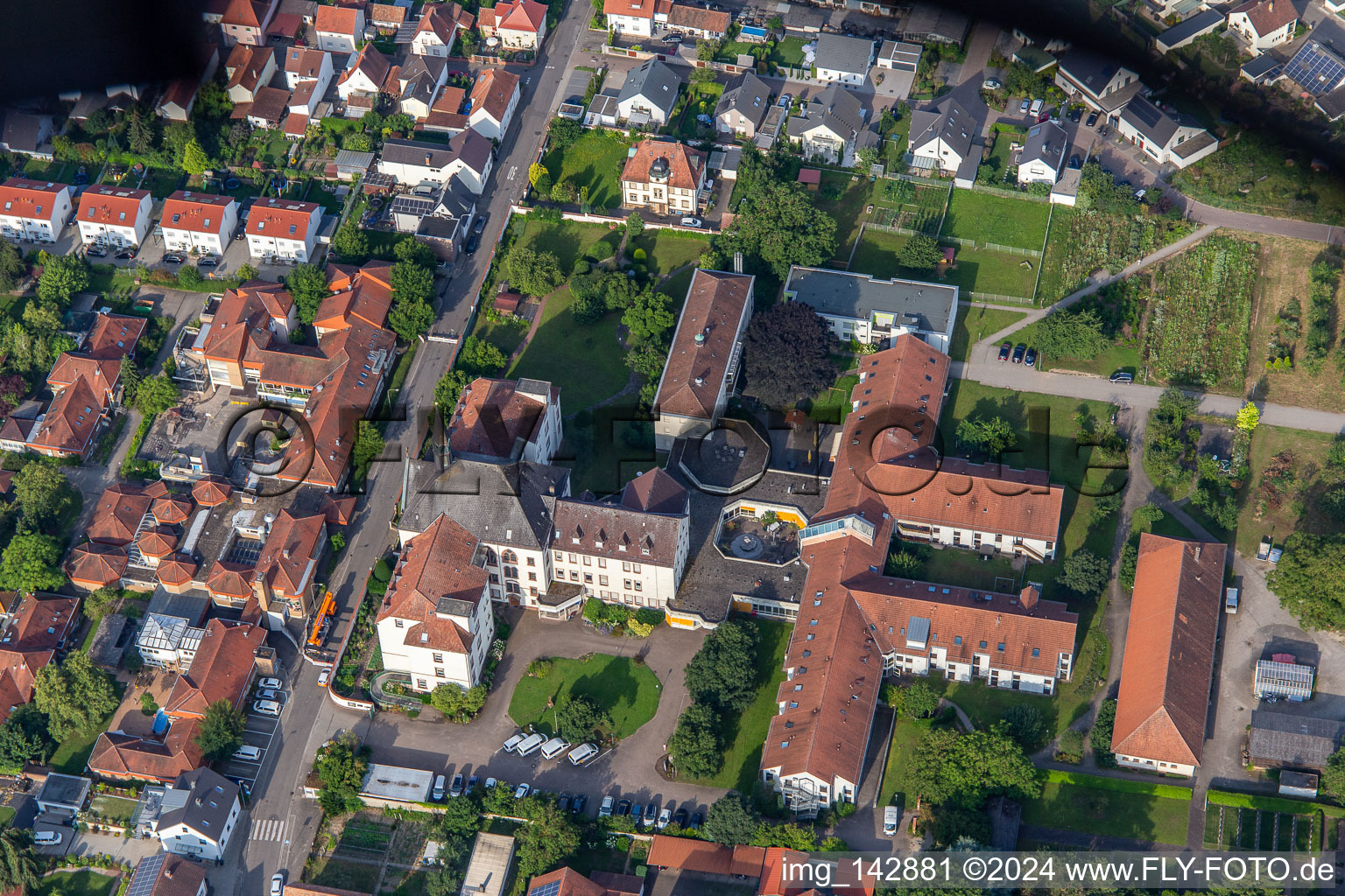 Abbaye Saint-Paul d'Herxheim à Herxheim bei Landau dans le département Rhénanie-Palatinat, Allemagne hors des airs