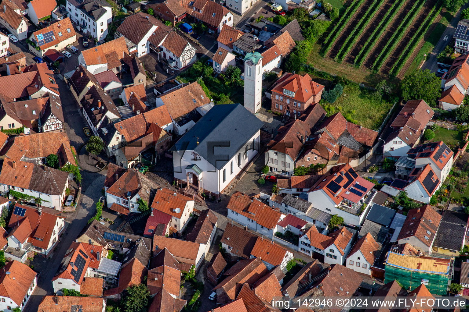 Vue aérienne de Église Saint-Louis à Eschbach dans le département Rhénanie-Palatinat, Allemagne