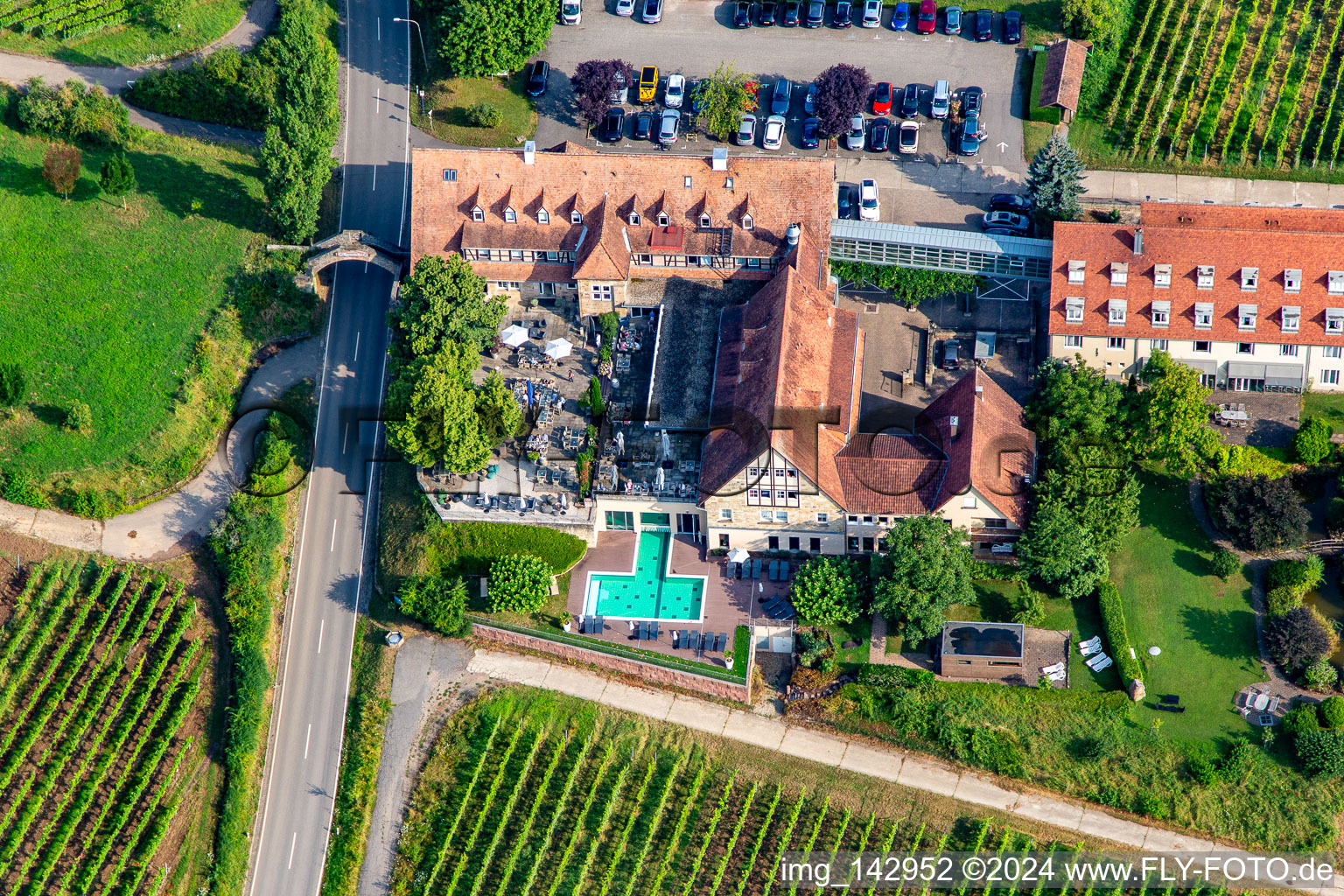 Photographie aérienne de Hôtel 4 étoiles Leinsweiler Cour entre vignes le matin à Leinsweiler dans le département Rhénanie-Palatinat, Allemagne