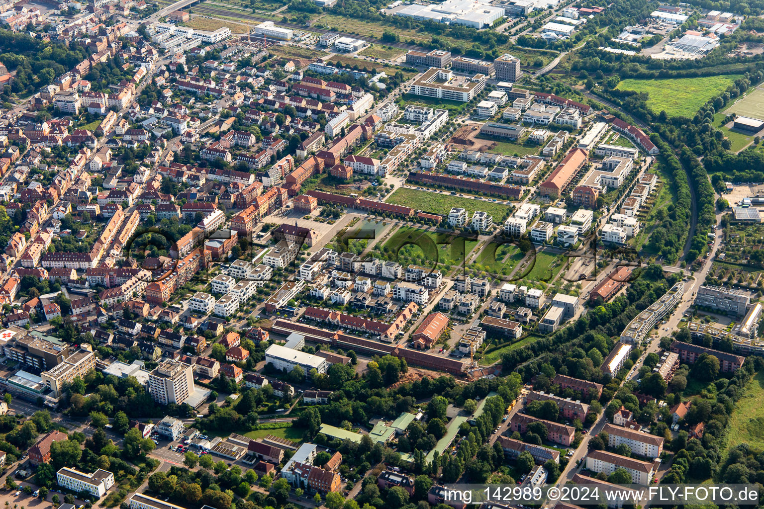 Vue aérienne de Ancien site d'exposition horticole d'État de l'ouest à Landau in der Pfalz dans le département Rhénanie-Palatinat, Allemagne