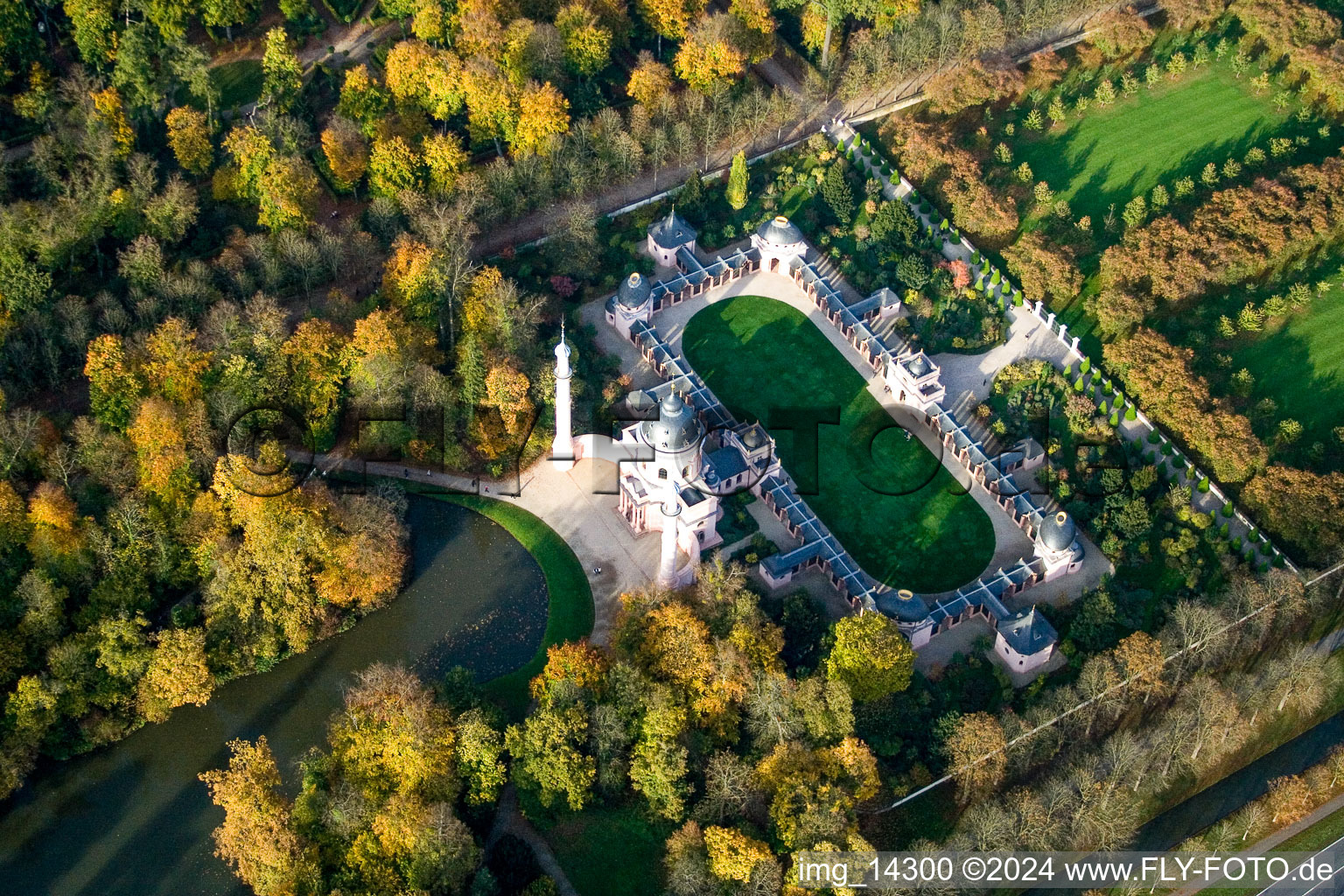 Schwetzingen dans le département Bade-Wurtemberg, Allemagne depuis l'avion