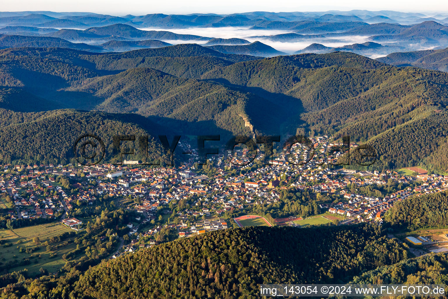 Vue aérienne de Du nord à Hauenstein dans le département Rhénanie-Palatinat, Allemagne