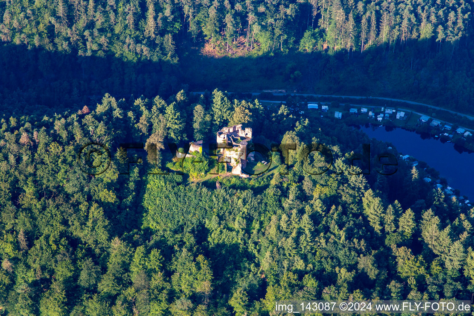 Vue aérienne de Ruines du château de Neudahn à Dahn dans le département Rhénanie-Palatinat, Allemagne