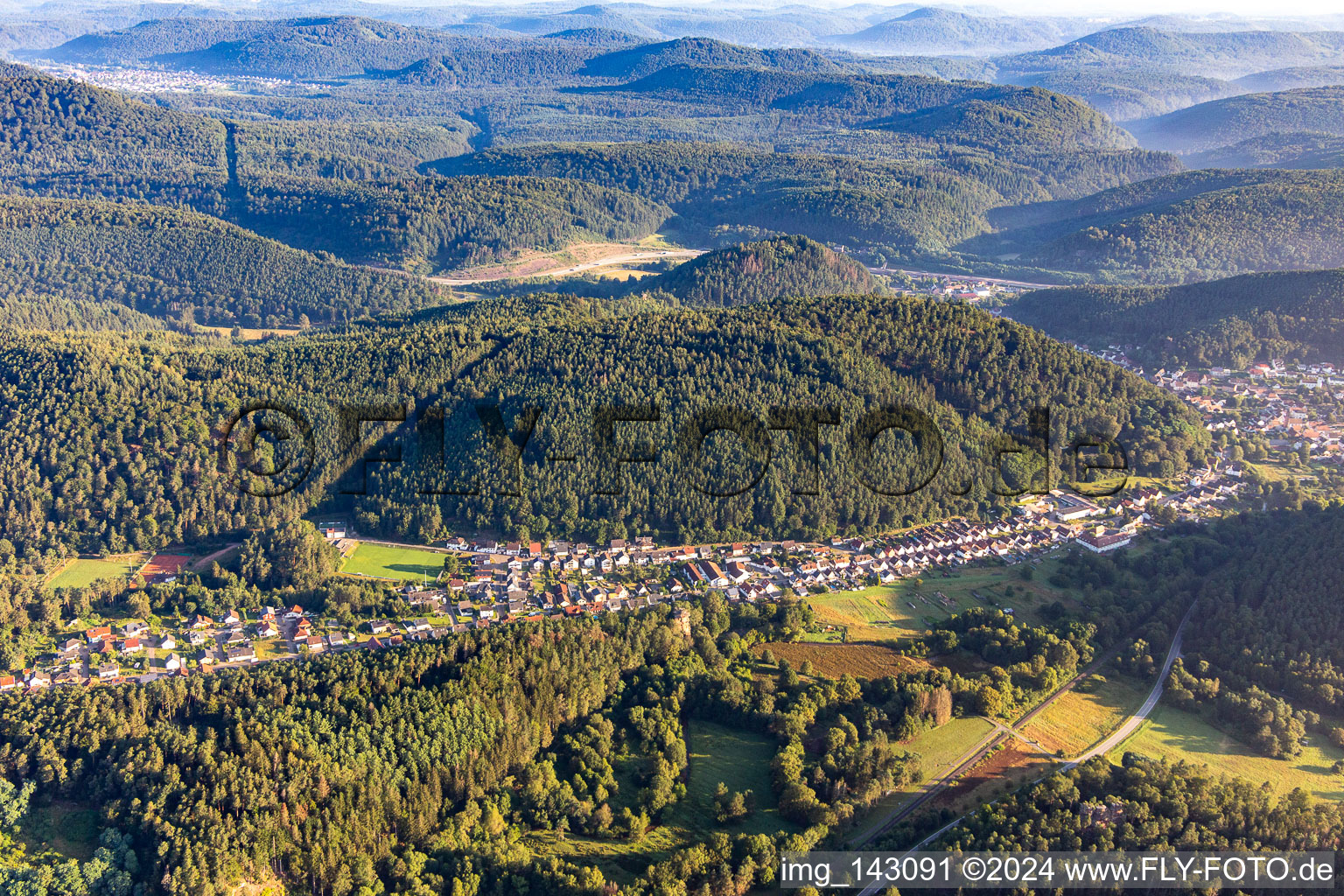 Vue aérienne de Dans les bouleaux à Hinterweidenthal dans le département Rhénanie-Palatinat, Allemagne