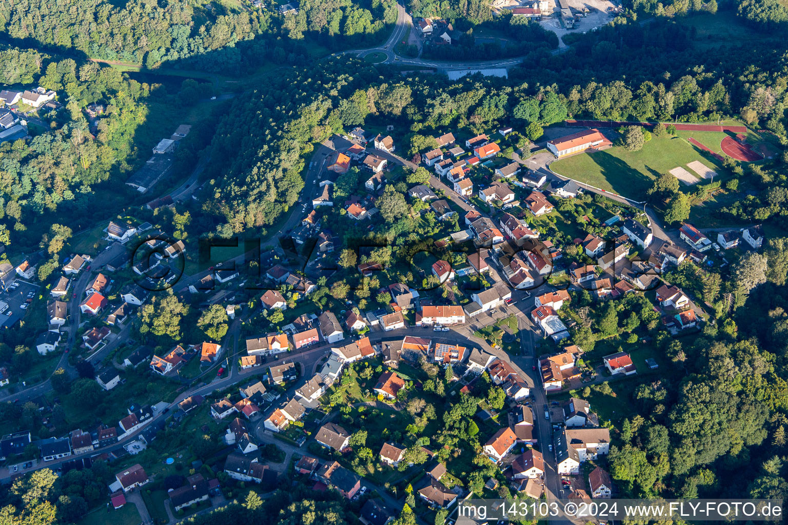 Lemberg dans le département Rhénanie-Palatinat, Allemagne du point de vue du drone