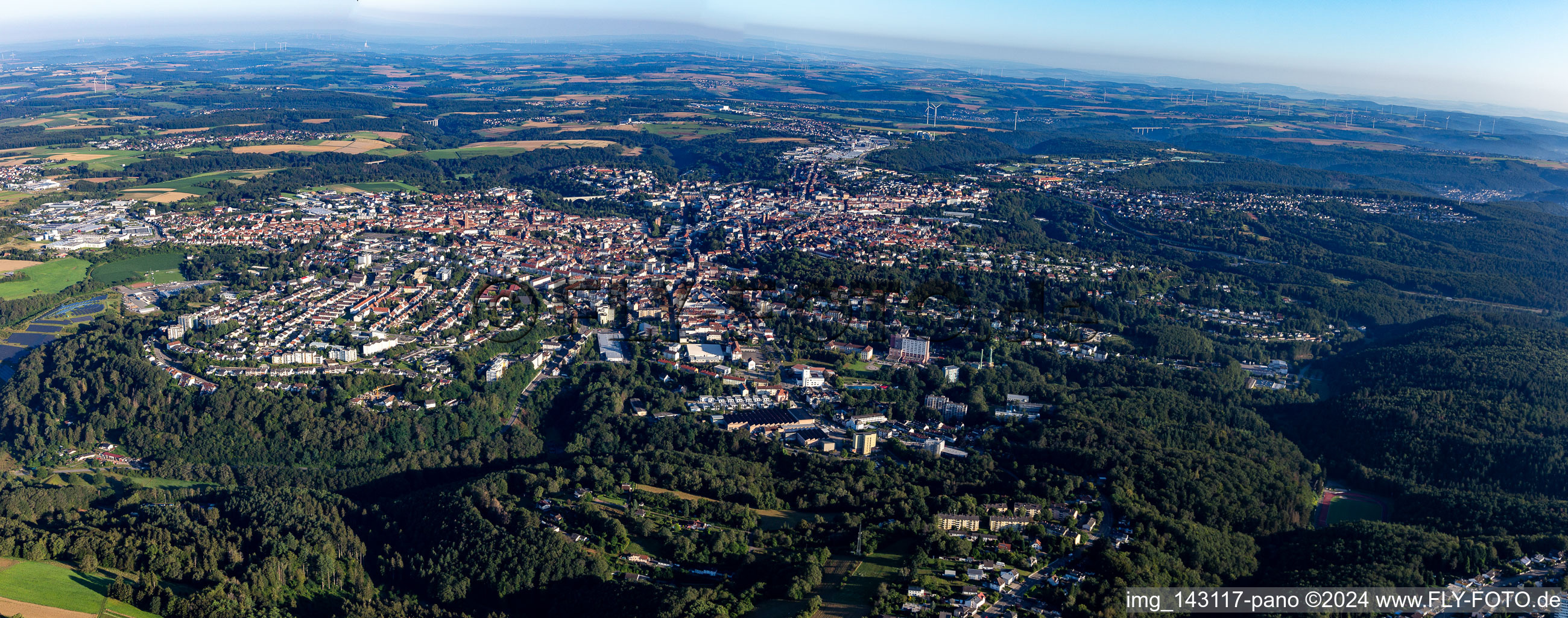 Vue aérienne de Ville à la lisière de la forêt du Palatinat à Pirmasens dans le département Rhénanie-Palatinat, Allemagne