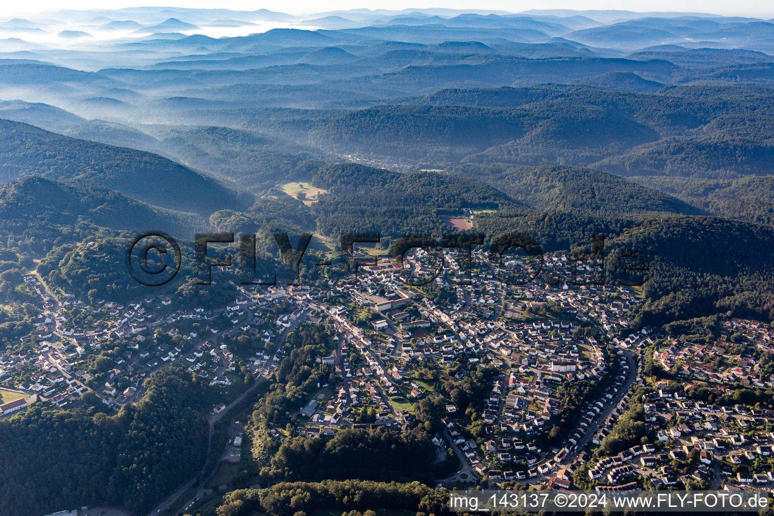 Vue aérienne de Du nord-ouest à Lemberg dans le département Rhénanie-Palatinat, Allemagne