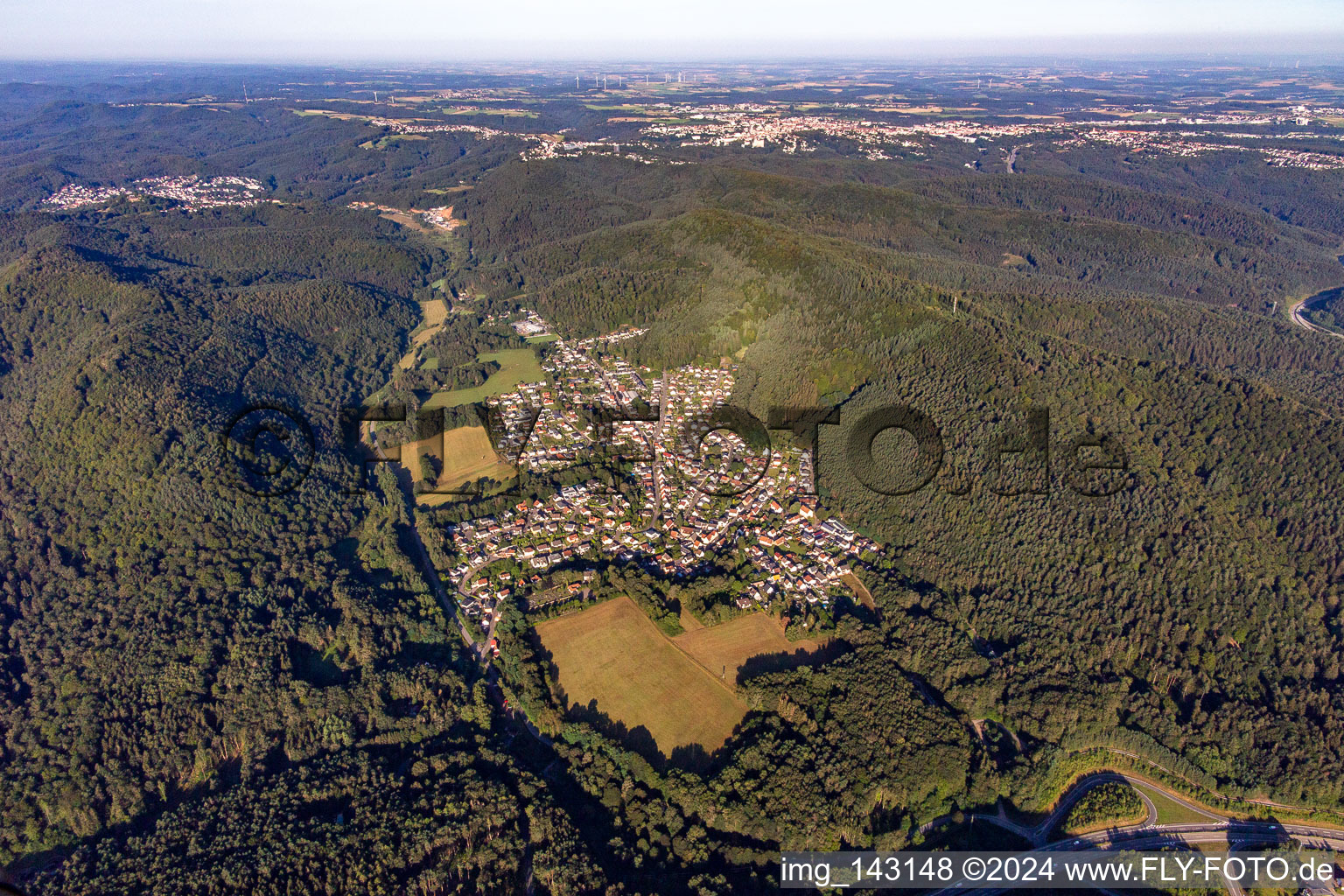 Vue aérienne de Du nord-est à Ruppertsweiler dans le département Rhénanie-Palatinat, Allemagne