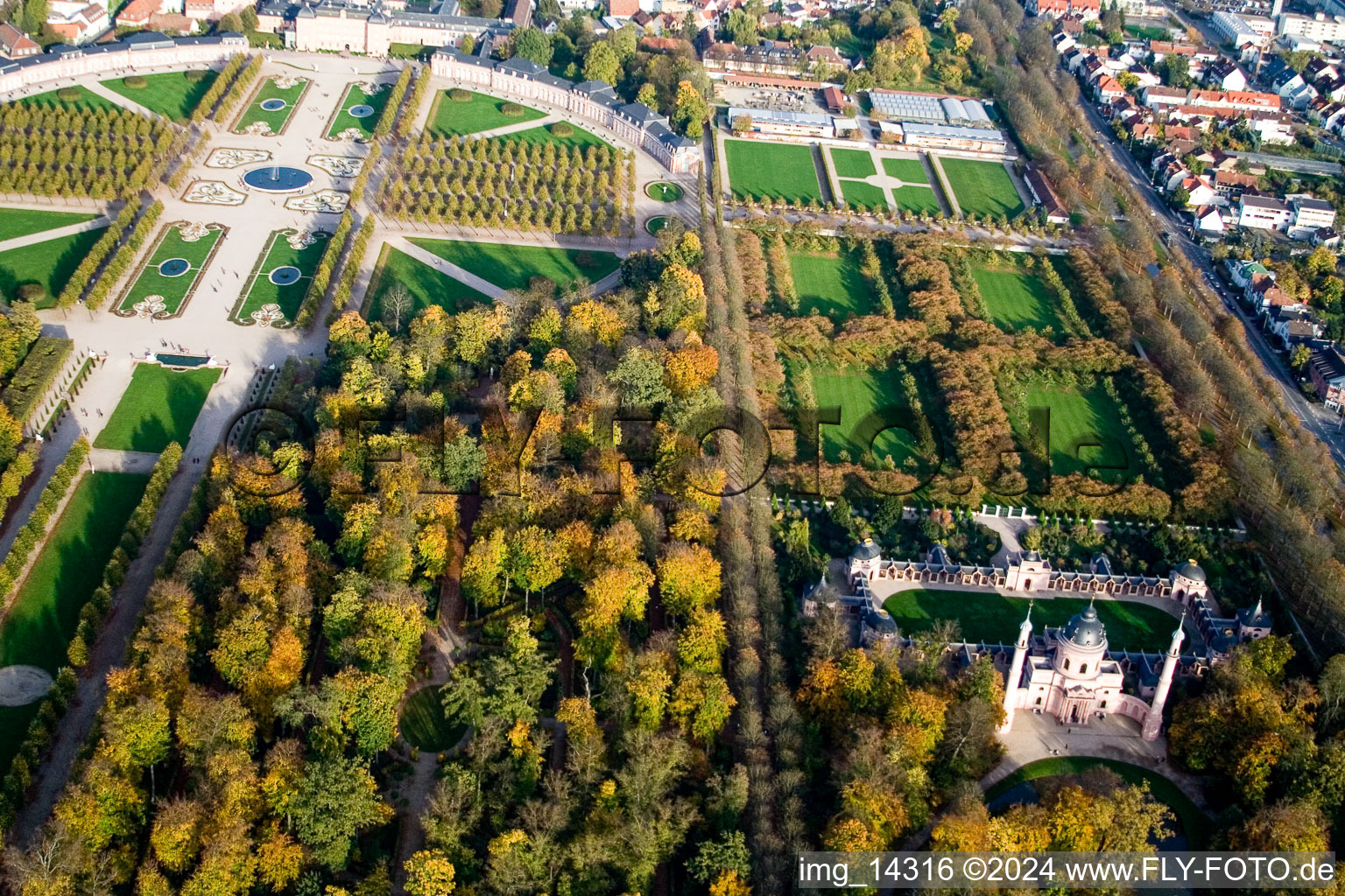 Schwetzingen dans le département Bade-Wurtemberg, Allemagne d'en haut