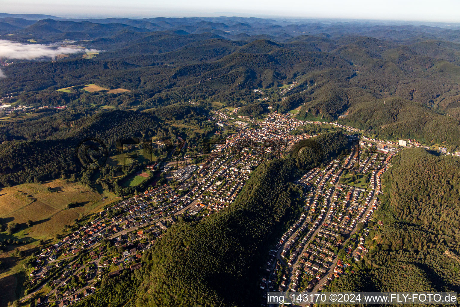 Photographie aérienne de Du nord-ouest à Dahn dans le département Rhénanie-Palatinat, Allemagne