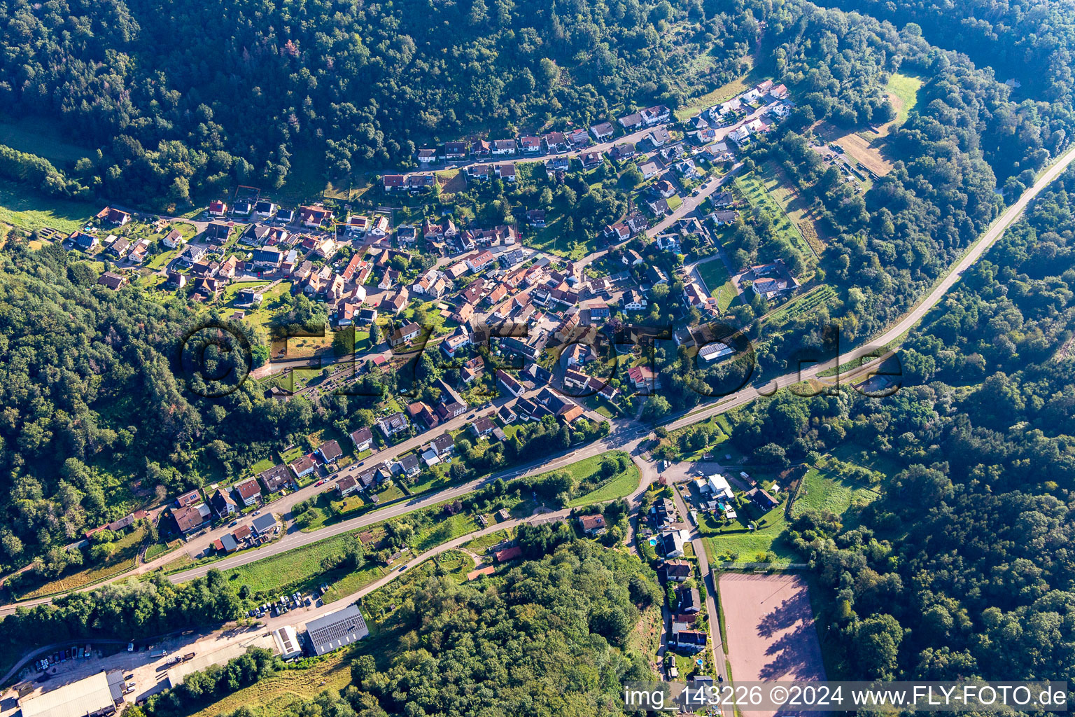 Photographie aérienne de Du sud à Waldhambach dans le département Rhénanie-Palatinat, Allemagne