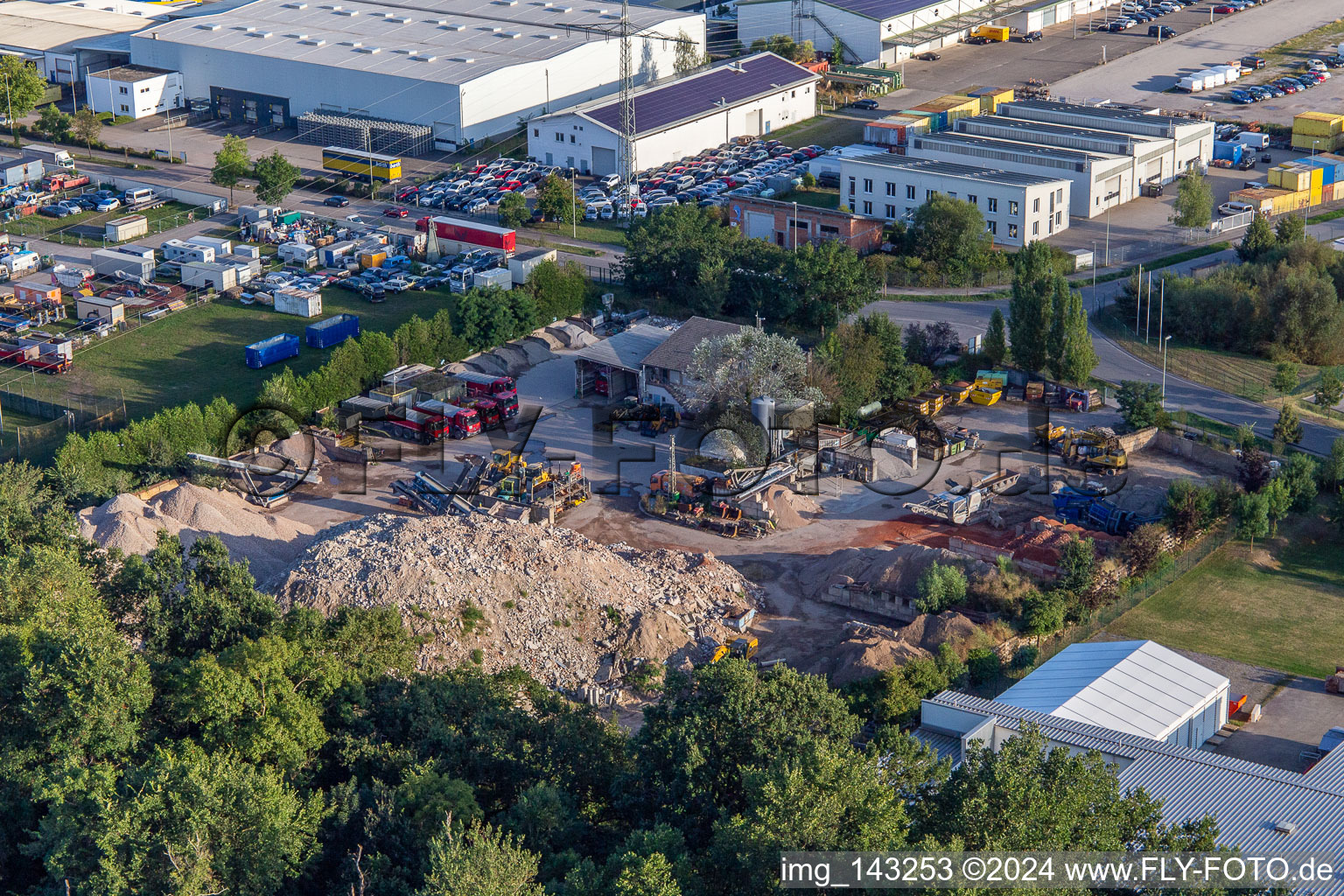 Vue aérienne de GAUDIER Terrassement et Démolition GmbH à le quartier Minderslachen in Kandel dans le département Rhénanie-Palatinat, Allemagne