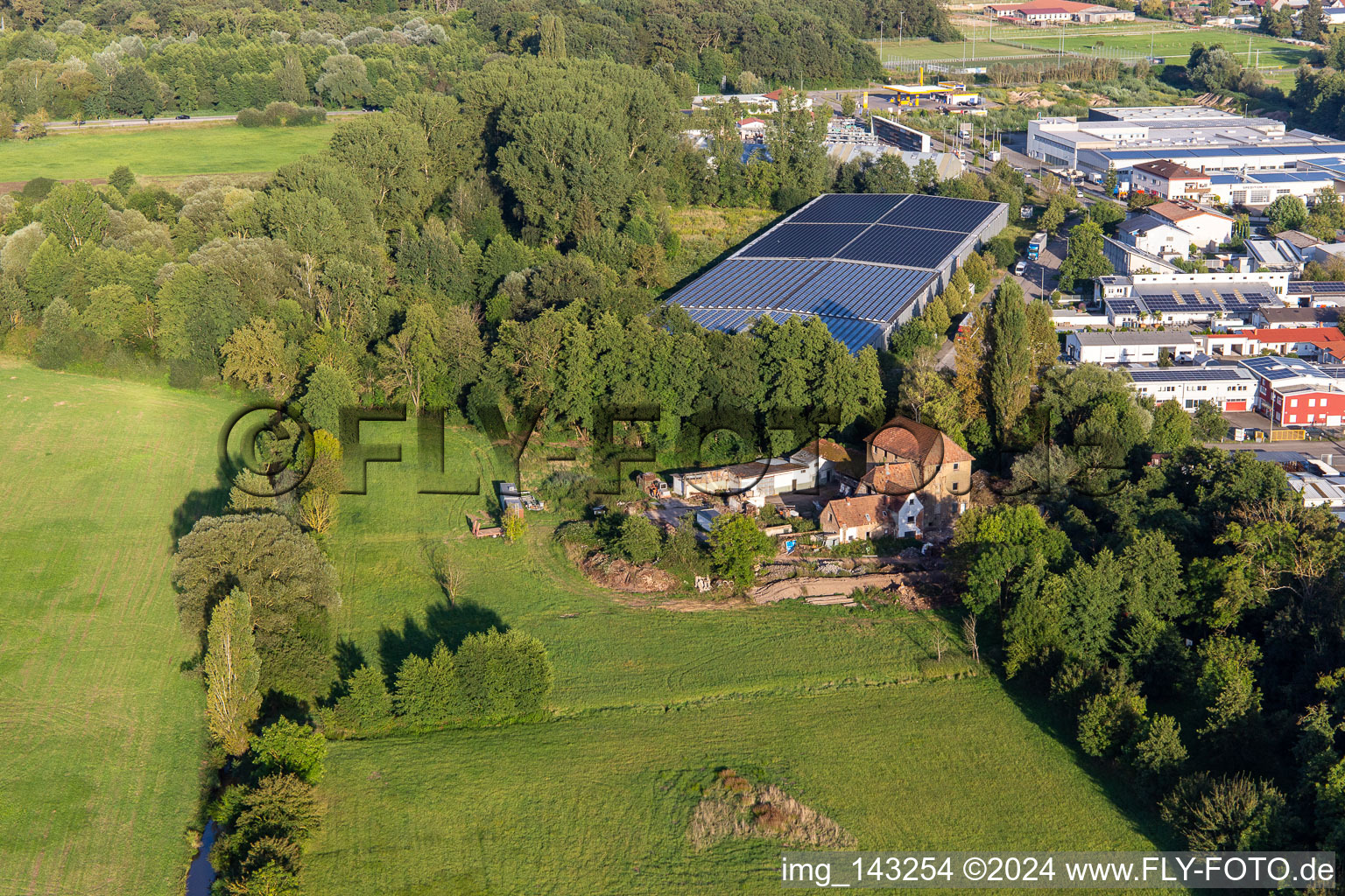 Vue aérienne de Barthelsmühle à le quartier Minderslachen in Kandel dans le département Rhénanie-Palatinat, Allemagne
