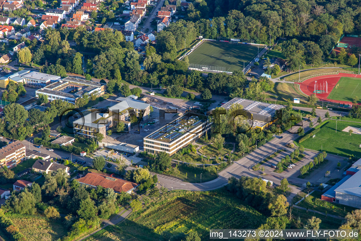 Vue aérienne de IGS Kandel avec nouveau bâtiment et après démolition des anciens bâtiments à Kandel dans le département Rhénanie-Palatinat, Allemagne