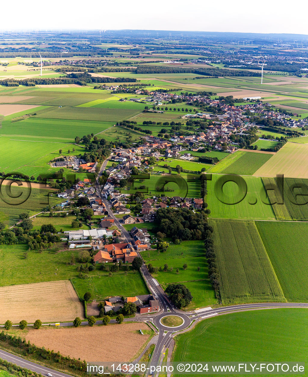 Vue aérienne de Village du nord à le quartier Straeten in Heinsberg dans le département Rhénanie du Nord-Westphalie, Allemagne