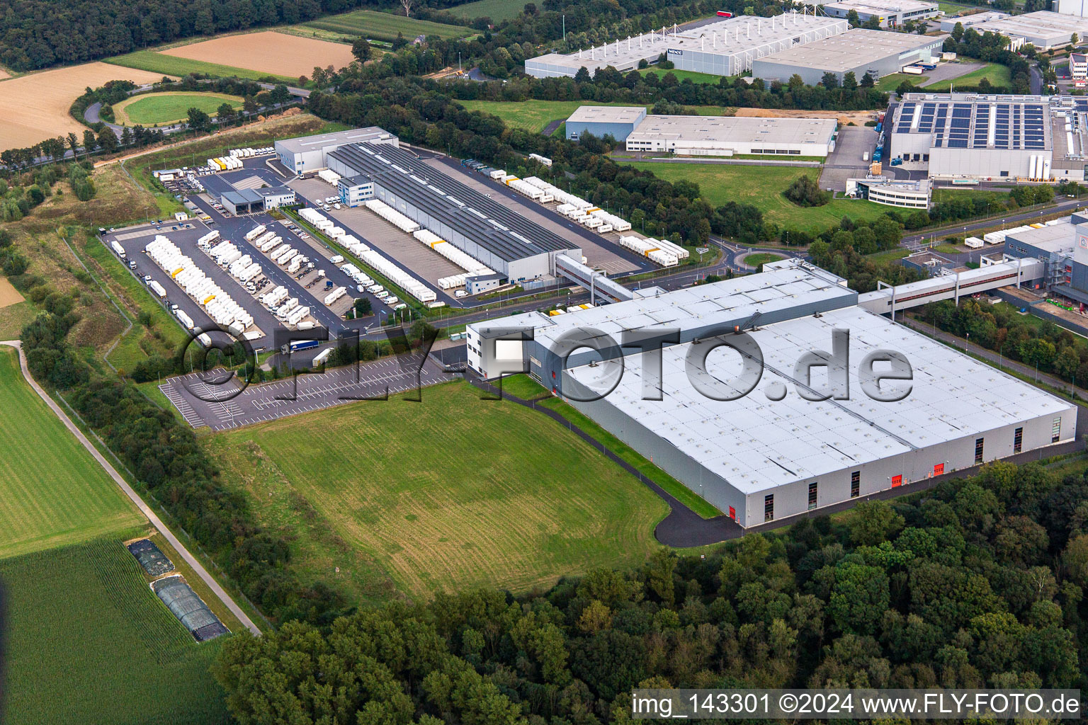 Vue aérienne de Centre logistique Hermes ParcelShop à le quartier Doveren in Hückelhoven dans le département Rhénanie du Nord-Westphalie, Allemagne