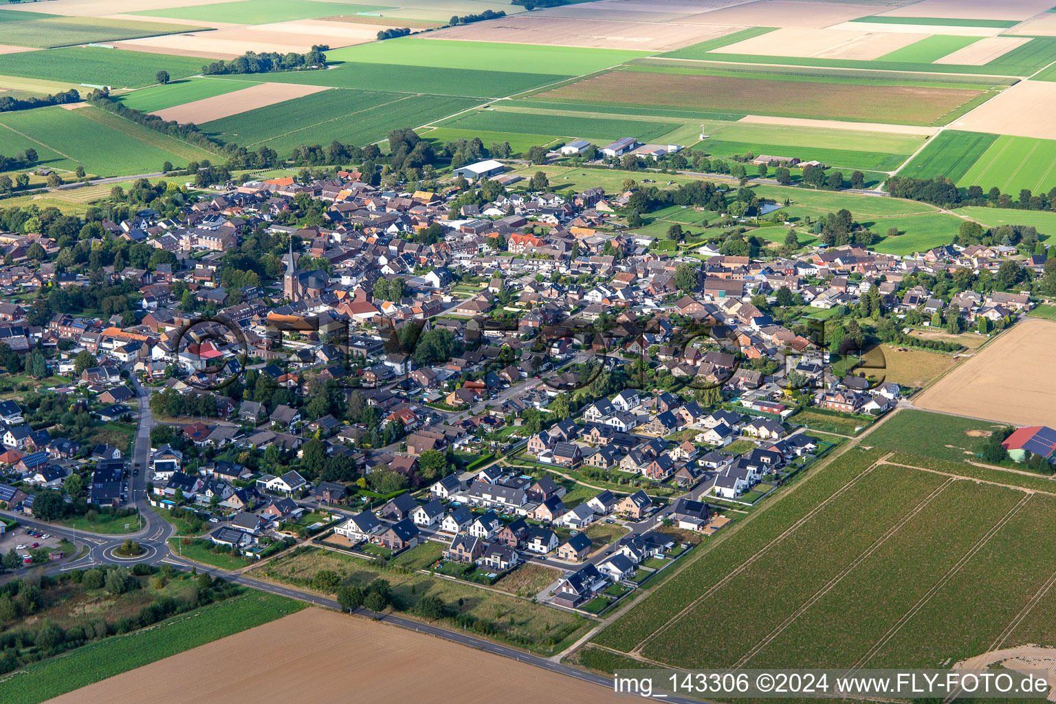 Vue aérienne de Ville du sud-ouest à le quartier Kückhoven in Erkelenz dans le département Rhénanie du Nord-Westphalie, Allemagne