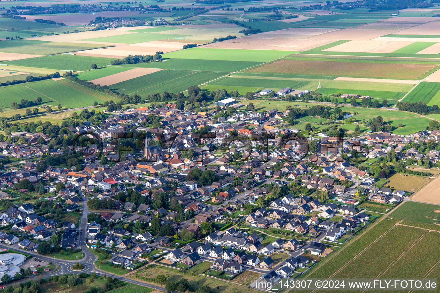 Photographie aérienne de Ville du sud-ouest à le quartier Kückhoven in Erkelenz dans le département Rhénanie du Nord-Westphalie, Allemagne