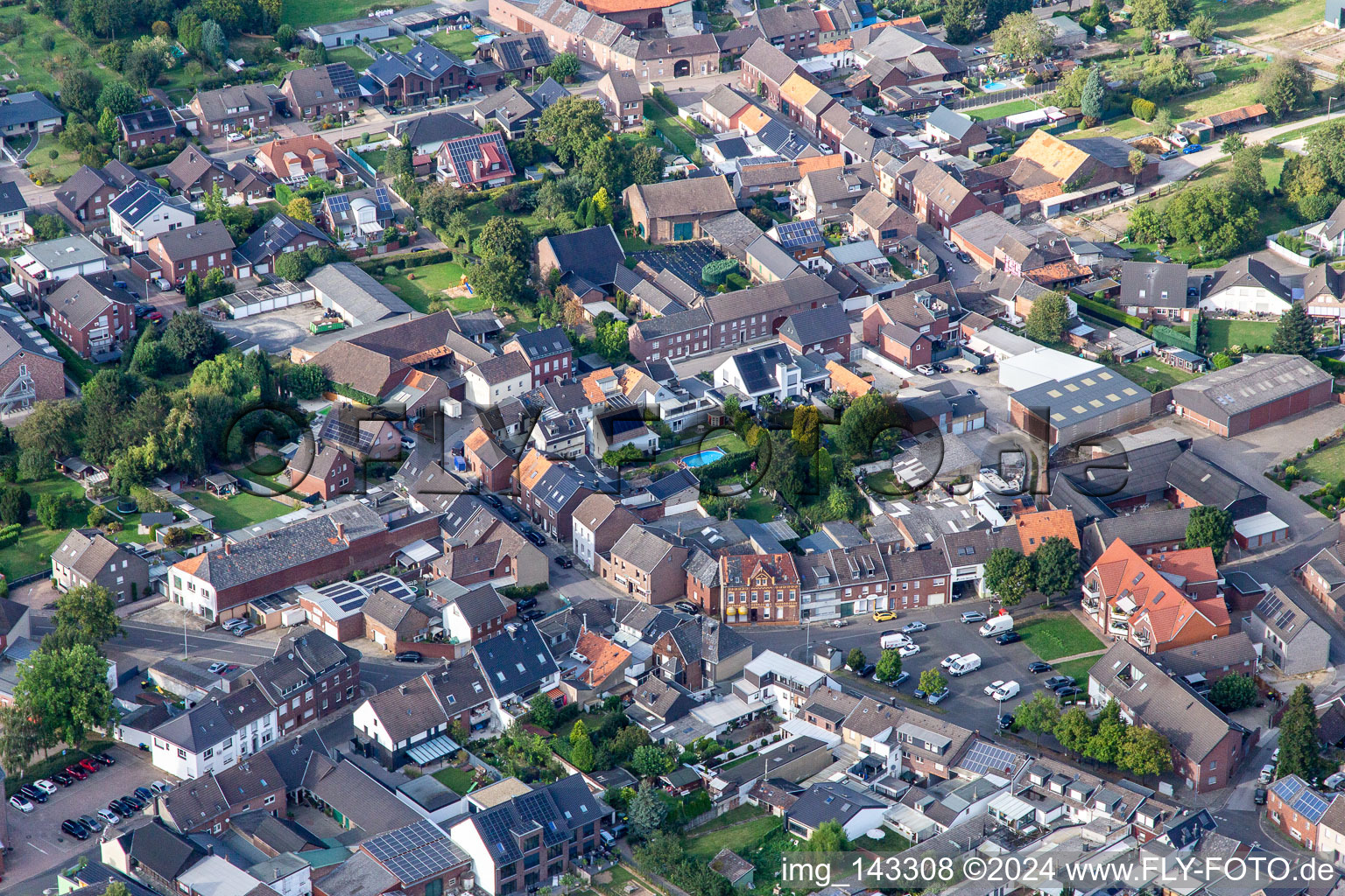 Vue aérienne de Au Maar à le quartier Kückhoven in Erkelenz dans le département Rhénanie du Nord-Westphalie, Allemagne