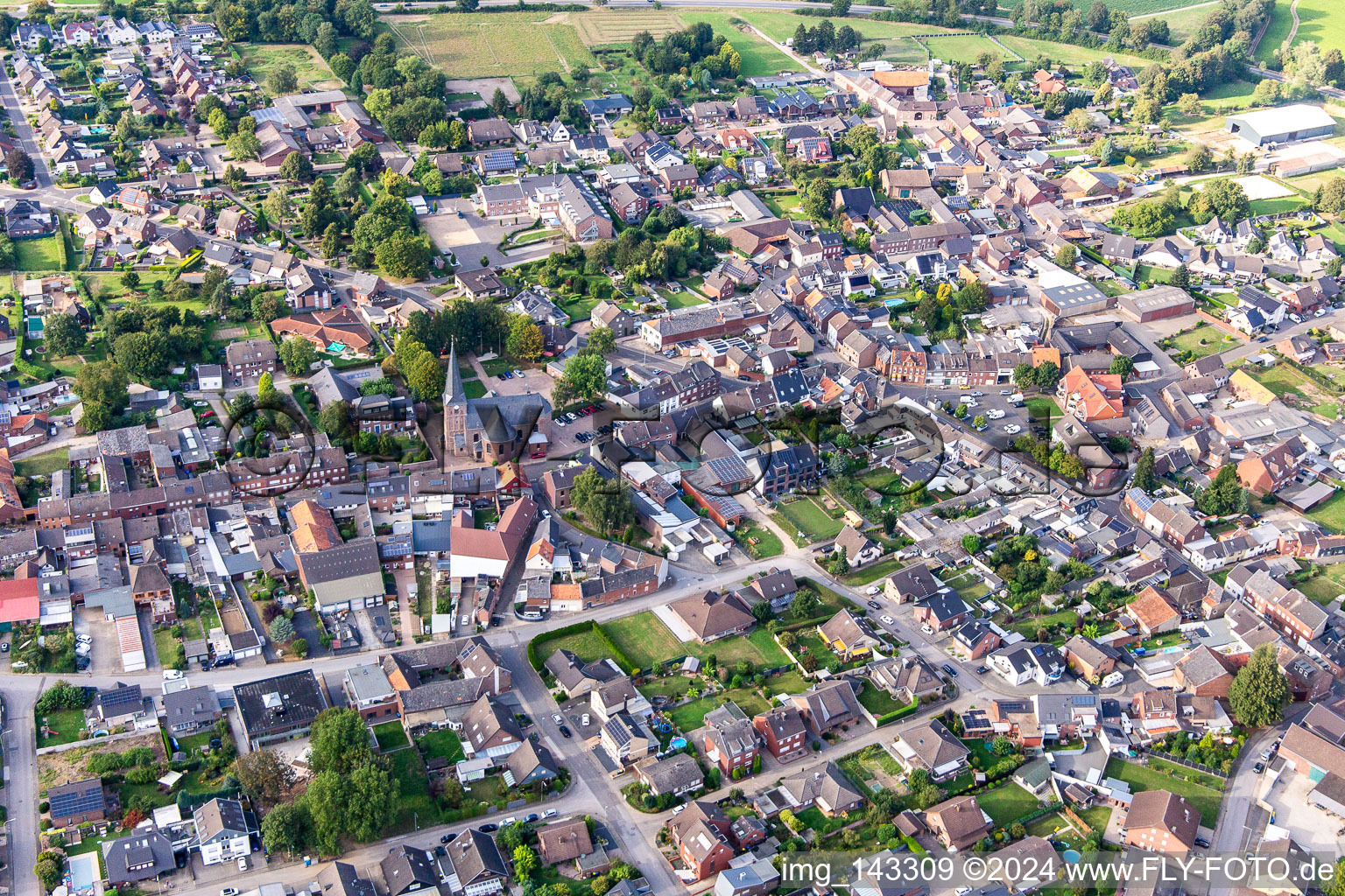 Vue aérienne de Saint Servais à le quartier Kückhoven in Erkelenz dans le département Rhénanie du Nord-Westphalie, Allemagne